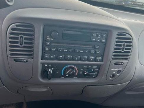 Used 2002 Ford F150 XLT RWD image 9