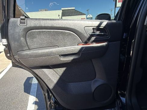 Used 2014 Chevrolet Tahoe LTZ image 11