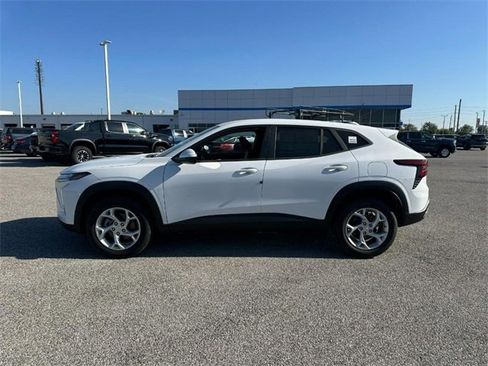New 2026 Chevrolet Trax LS w/ LS Convenience Package image 2