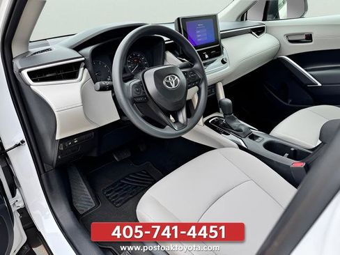 Used 2025 Toyota Corolla Cross L FWD image 20