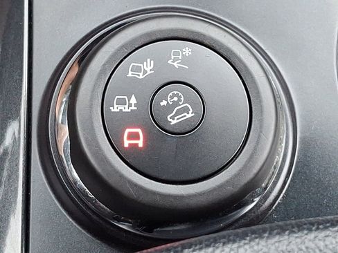 Used 2018 Ford Explorer XLT w/ Equipment Group 202A AWD/4WD image 25