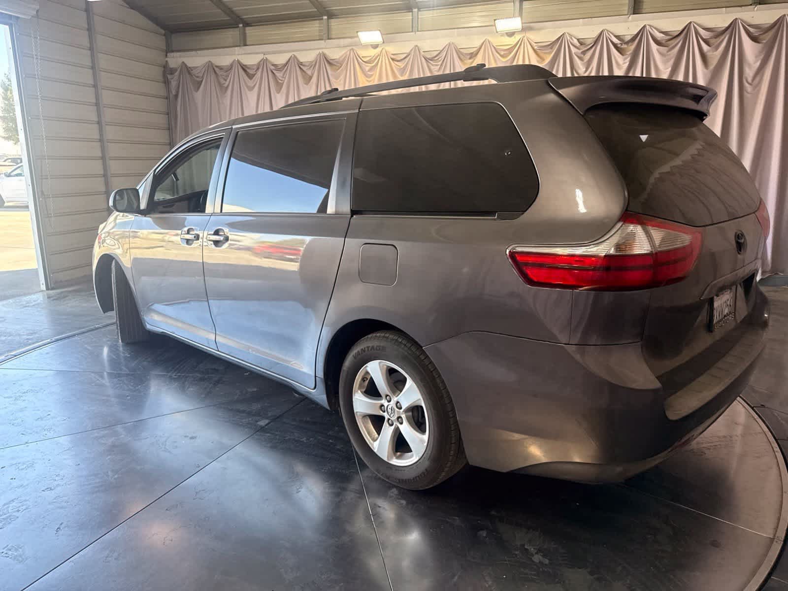 Used 2016 Toyota Sienna LE FWD image 6