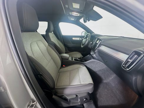 Used 2025 Volvo XC40 B5 Core AWD/4WD image 34