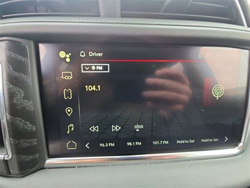 Used 2024 GMC Yukon XL Denali image 16