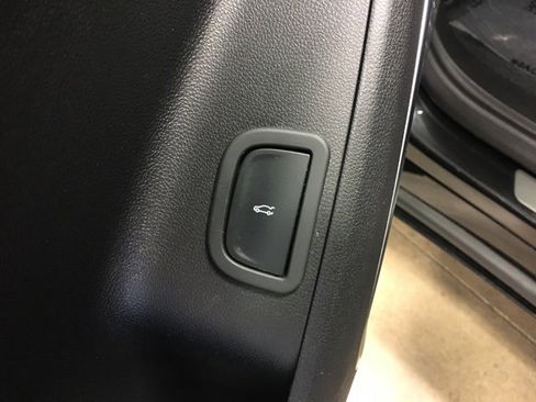 Used 2025 Buick Enclave Sport Touring image 36