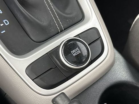 Used 2022 Hyundai Venue SEL w/ Cargo Package image 24