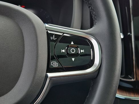 Certified 2023 Volvo XC60 B5 Plus w/ Climate Package AWD/4WD image 23