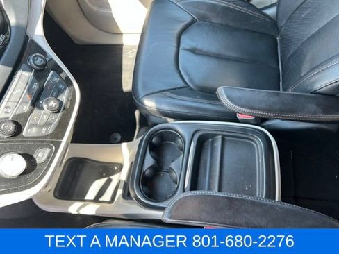 Used 2018 Chrysler Pacifica Touring-L FWD image 27