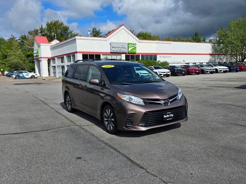 Used 2018 Toyota Sienna LE AWD/4WD image 2