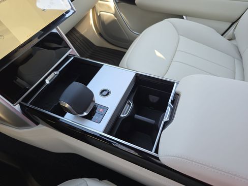New 2026 Land Rover Range Rover Long Wheelbase SE image 25