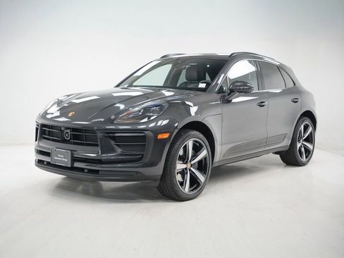 Certified 2025 Porsche Macan image 1