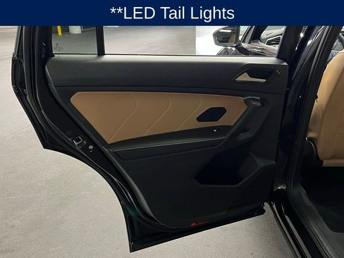 Used 2024 Volkswagen Tiguan SE w/ Panoramic Sunroof Package image 19