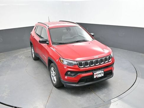 Used 2024 Jeep Compass Latitude AWD/4WD image 34