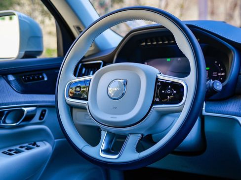 New 2026 Volvo XC90 T8 Ultra w/ Protection Package Premier AWD/4WD image 15