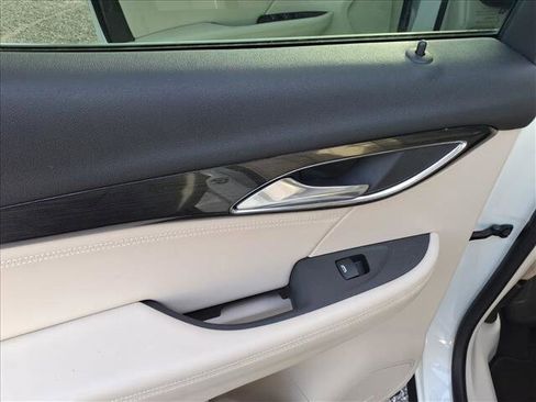 Used 2021 Buick Envision Essence w/ Technology Package I image 9