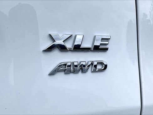 Used 2021 Toyota RAV4 XLE AWD/4WD image 10