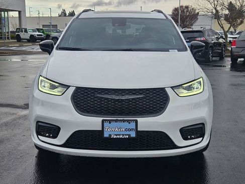 New 2026 Chrysler Pacifica Limited w/ S Appearance Package image 9