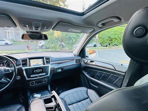 Used 2016 Mercedes-Benz GL 450 4MATIC w/ Premium I Package image 33