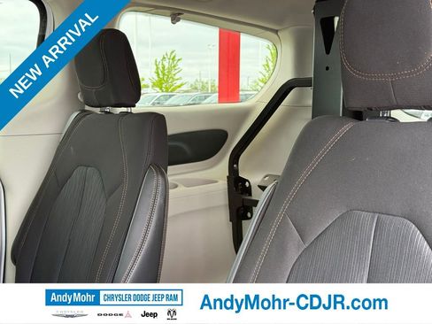 Used 2018 Chrysler Pacifica Touring Plus FWD image 29