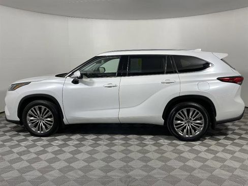 Used 2023 Toyota Highlander Platinum AWD/4WD image 4