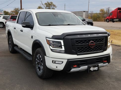 Used 2024 Nissan Titan PRO-4X w/ Pro-4x Convenience Package image 6