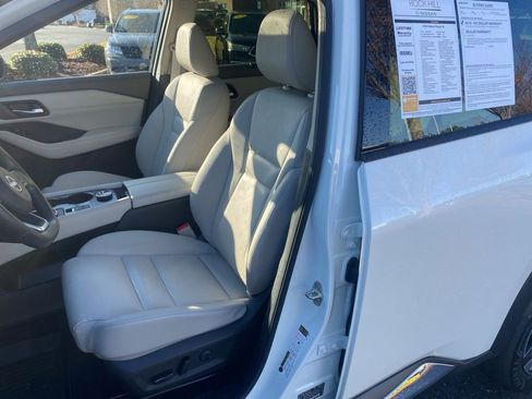 Used 2023 Nissan Rogue SL w/ SL Premium Package image 13