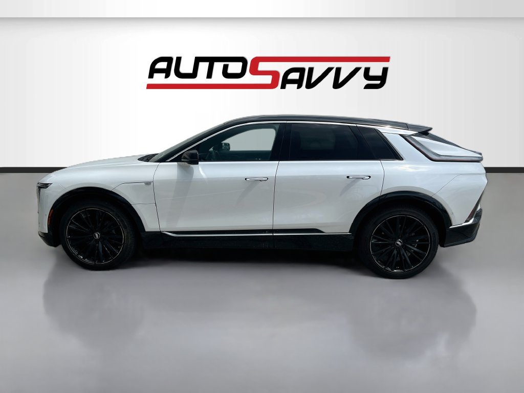 Used 2025 Cadillac Lyriq Luxury w/ LPO, Floor Liner Package AWD/4WD image 4