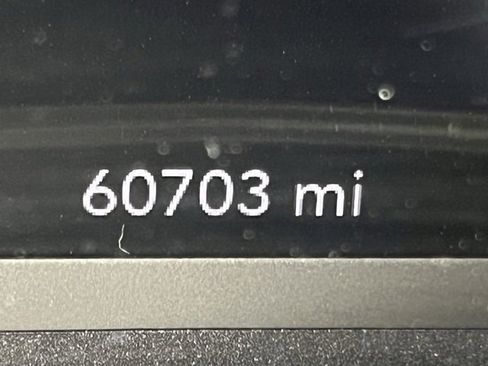 Used 2020 Chrysler Voyager L image 17