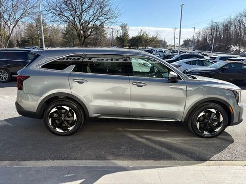Used 2025 Kia Sorento EX image 6