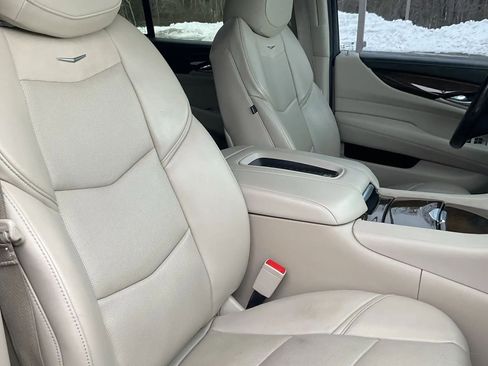 Used 2019 Cadillac Escalade Premium Luxury image 36