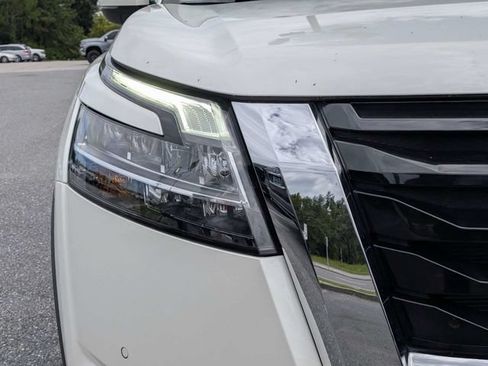 Used 2024 Nissan Pathfinder SL AWD/4WD image 9