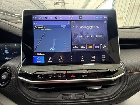 Used 2025 Jeep Compass Trailhawk w/ Trailhawk Elite Group AWD/4WD image 27