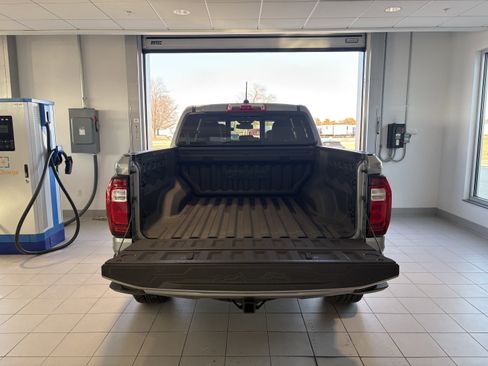 Used 2025 GMC Canyon Denali image 5