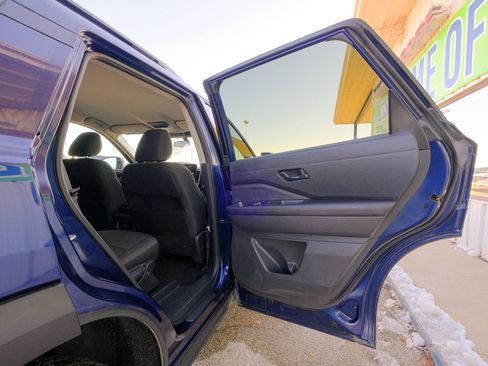 Used 2025 Nissan Pathfinder SV image 19