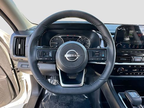Used 2023 Nissan Pathfinder SL image 11