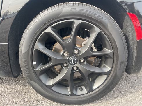 Used 2025 Chrysler Pacifica Limited image 8