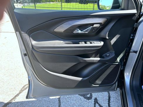 Certified 2023 GMC Terrain SLE w/ Driver Convenience Package image 9