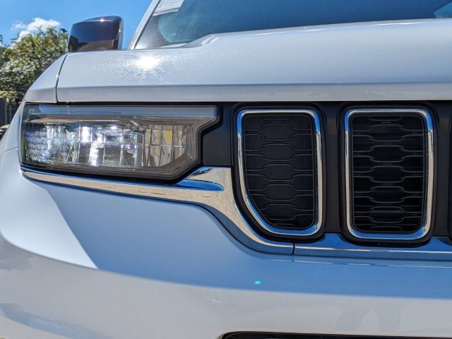 Used 2023 Jeep Grand Cherokee L Laredo AWD/4WD image 9