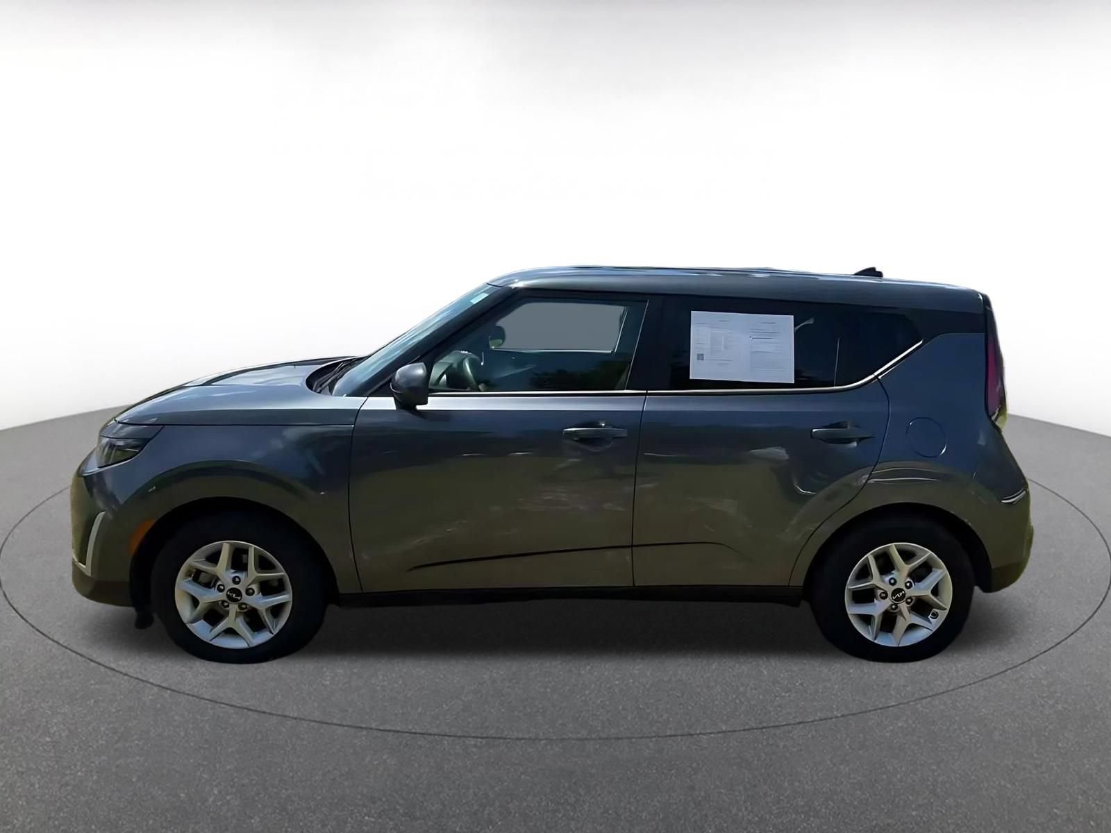 Used 2025 Kia Soul LX w/ LX Technology Package FWD image 8