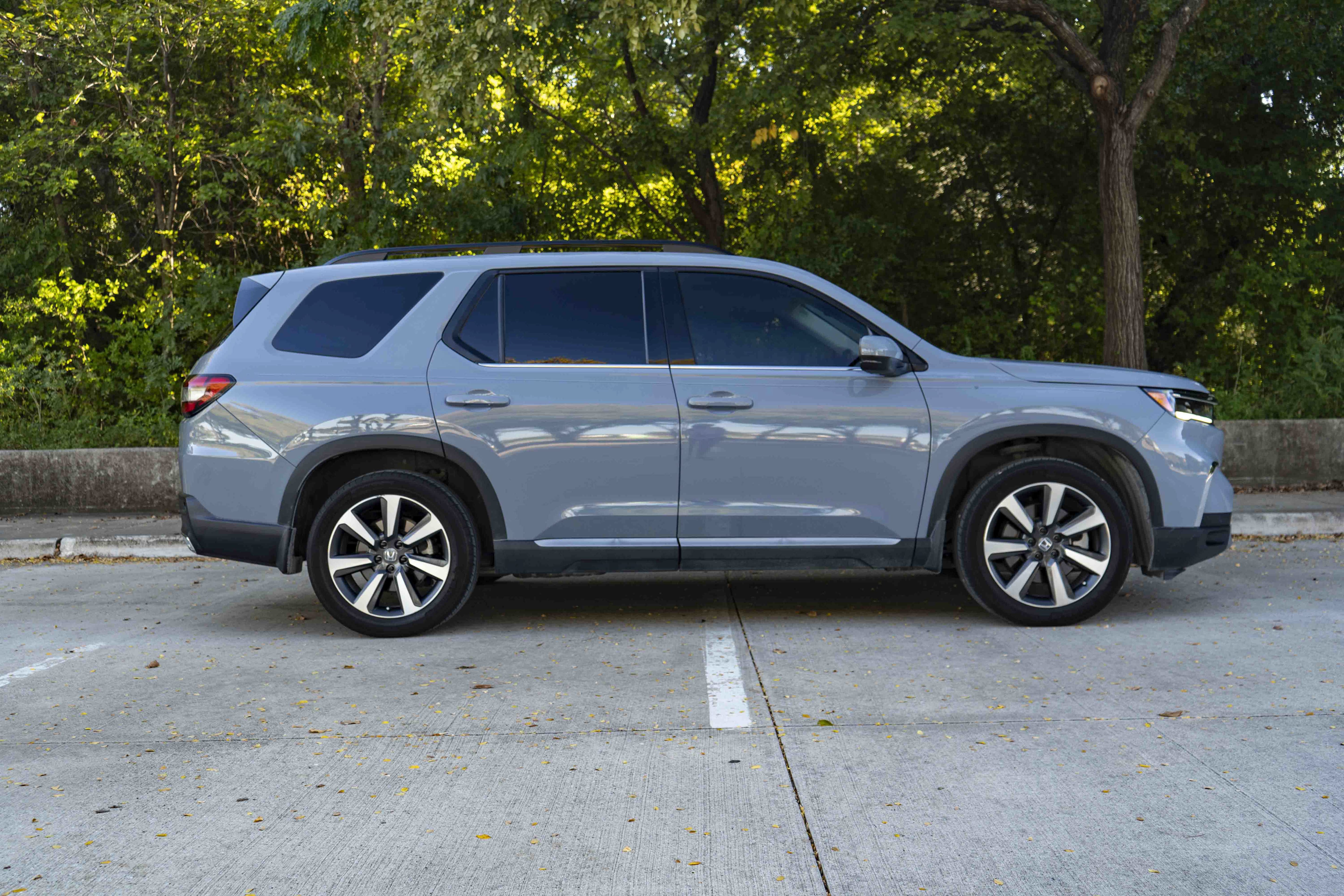 Used 2025 Honda Pilot Touring image 10