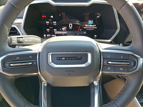 New 2026 GMC Canyon Denali image 9