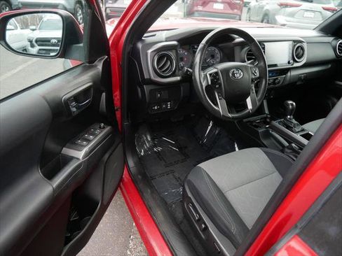 Certified 2021 Toyota Tacoma TRD Off-Road w/ Technology Package AWD/4WD image 11