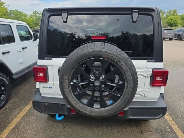 Used 2022 Jeep Wrangler Unlimited Sahara AWD/4WD image 5