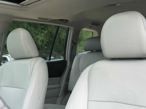 Used 2013 Toyota Highlander Limited FWD image 10