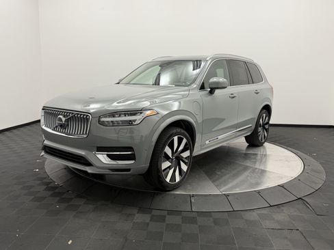 Certified 2024 Volvo XC90 T8 Plus AWD/4WD image 3