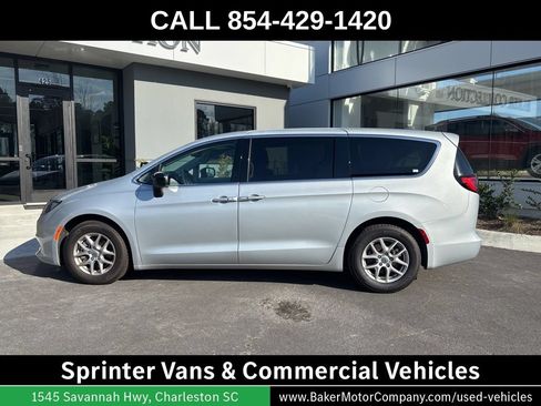 Used 2024 Chrysler Voyager LX FWD image 8
