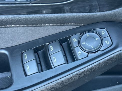 Used 2022 Chevrolet Traverse High Country image 13