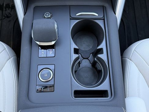 Certified 2025 Land Rover Discovery Dynamic SE image 21