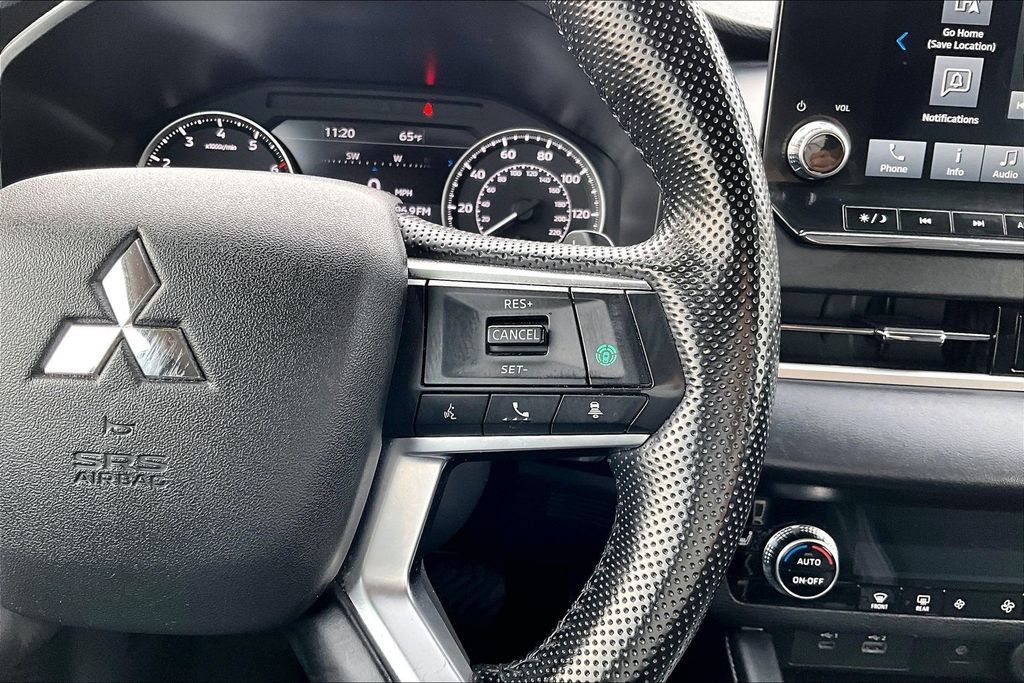 Used 2024 Mitsubishi Outlander SE AWD/4WD image 19