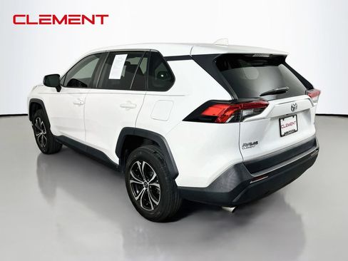 Used 2022 Toyota RAV4 LE FWD image 9